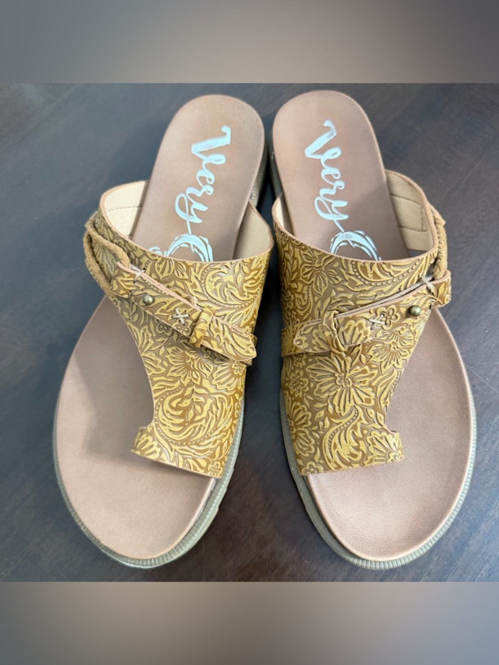 Very G Women’s Size 11 Brown Tooled Sandals